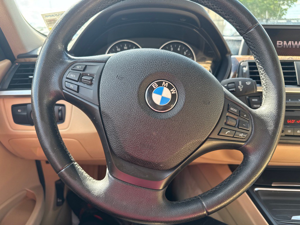 2013 BMW 3 Series Image 17