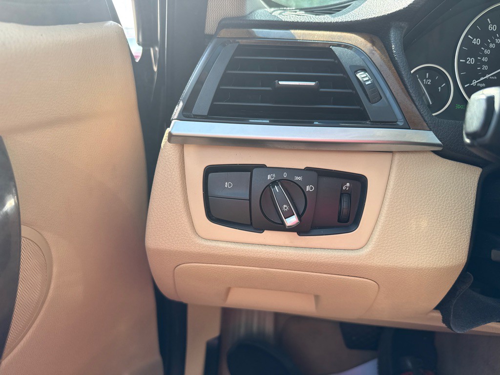 2013 BMW 3 Series Image 18