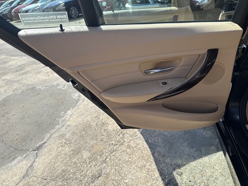 2013 BMW 3 Series Image 21