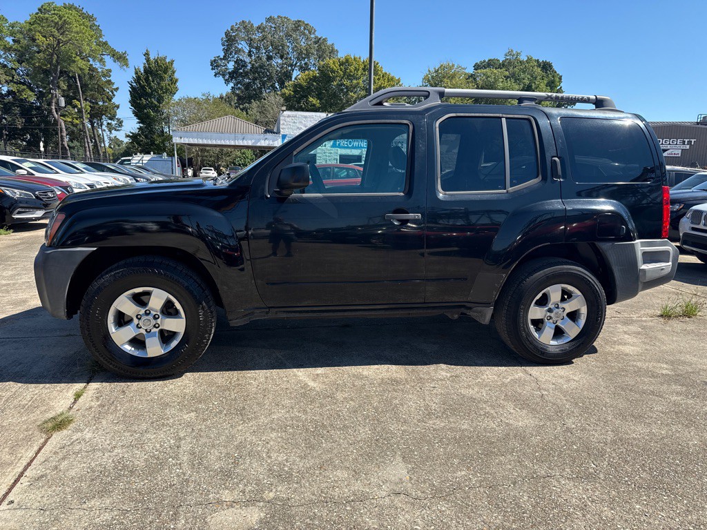 2010 Nissan Xterra Image 2