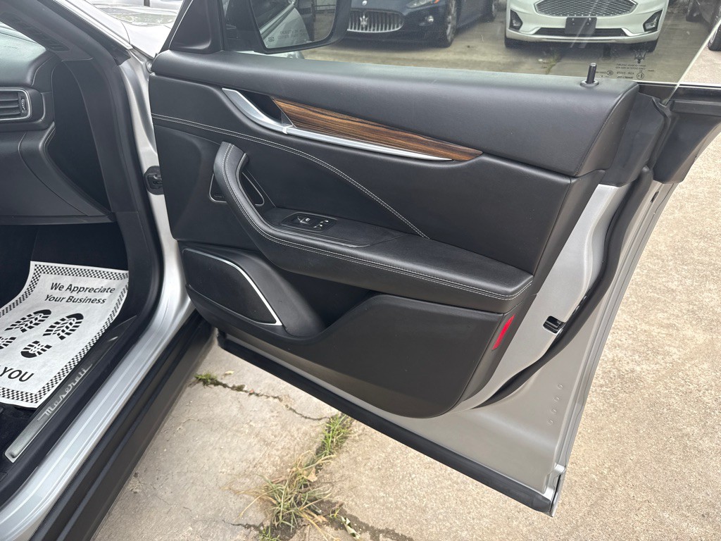 2017 Maserati Levante Image 30