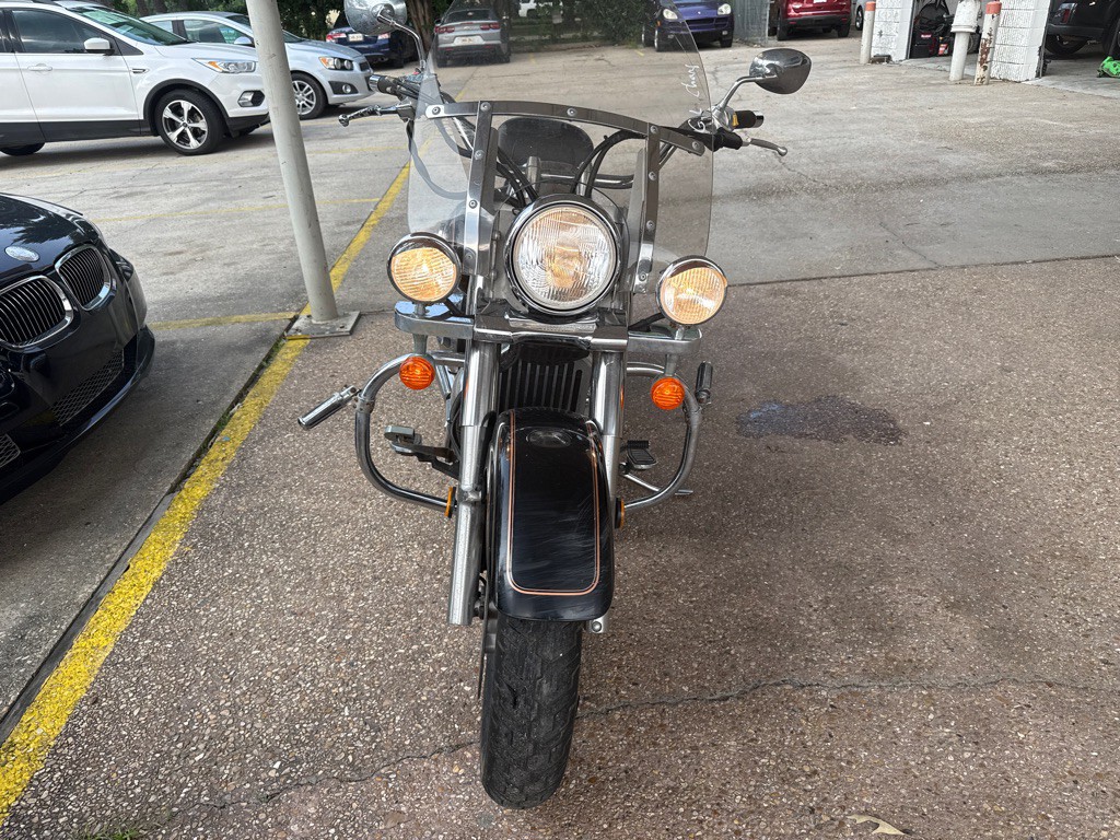 2004 Suzuki Cruiser Image 2