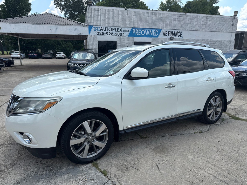 2015 Nissan Pathfinder Image 1