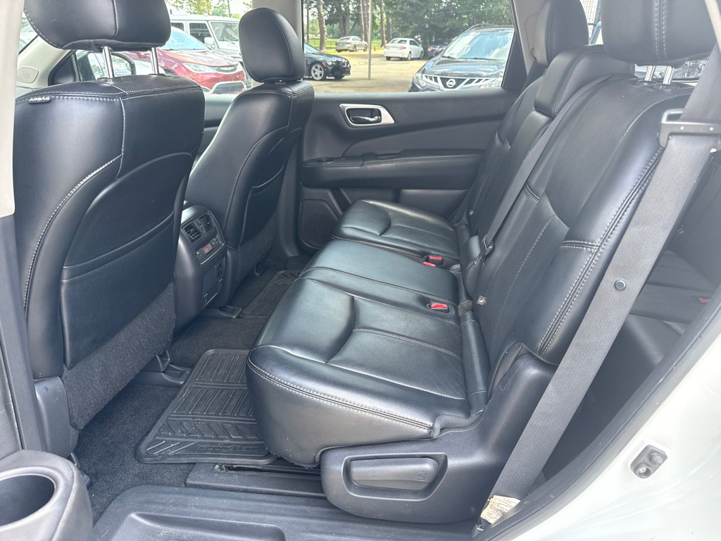 2015 Nissan Pathfinder Image 11