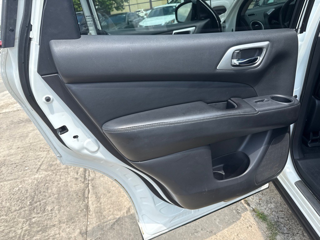 2015 Nissan Pathfinder Image 21