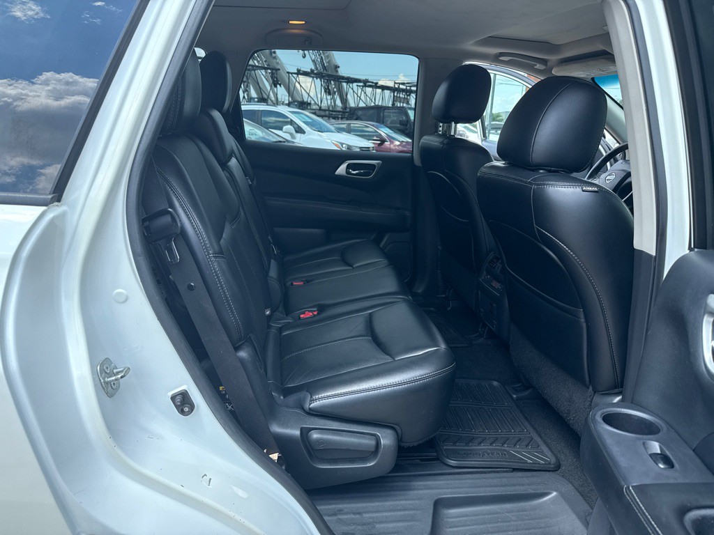 2015 Nissan Pathfinder Image 25