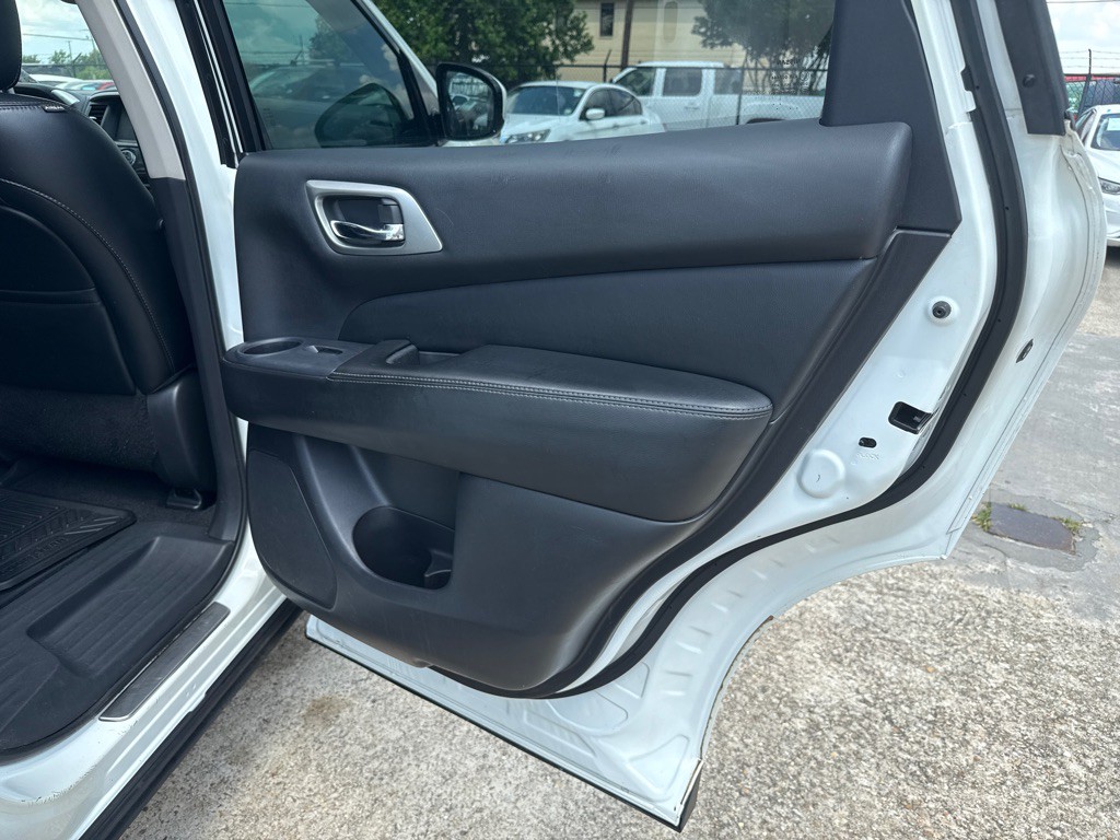 2015 Nissan Pathfinder Image 26