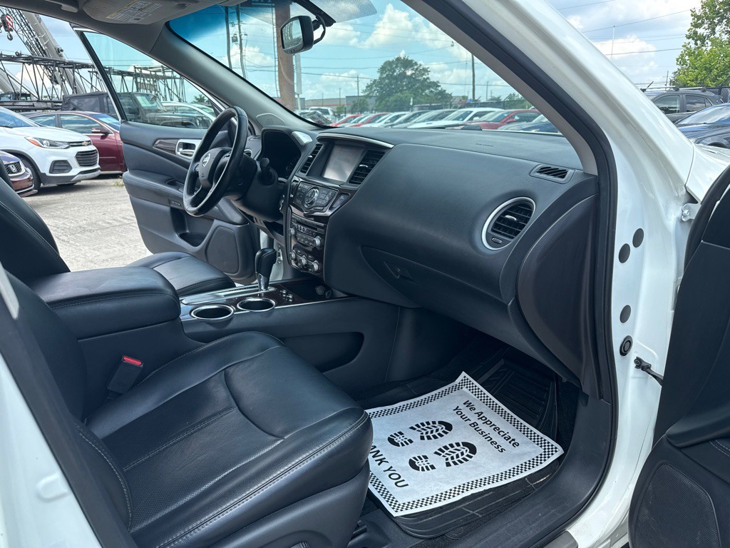 2015 Nissan Pathfinder Image 28