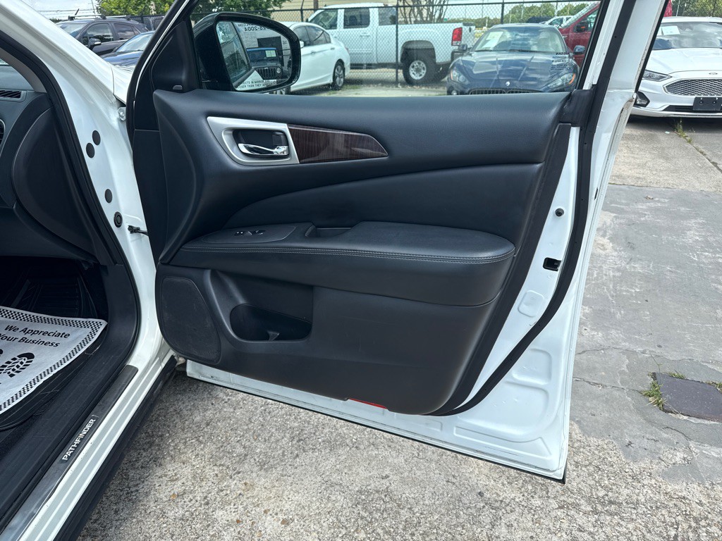 2015 Nissan Pathfinder Image 29