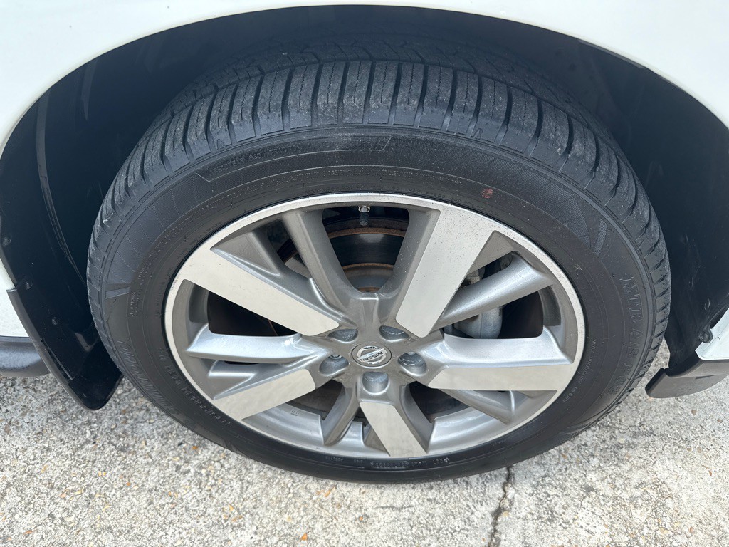 2015 Nissan Pathfinder Image 30