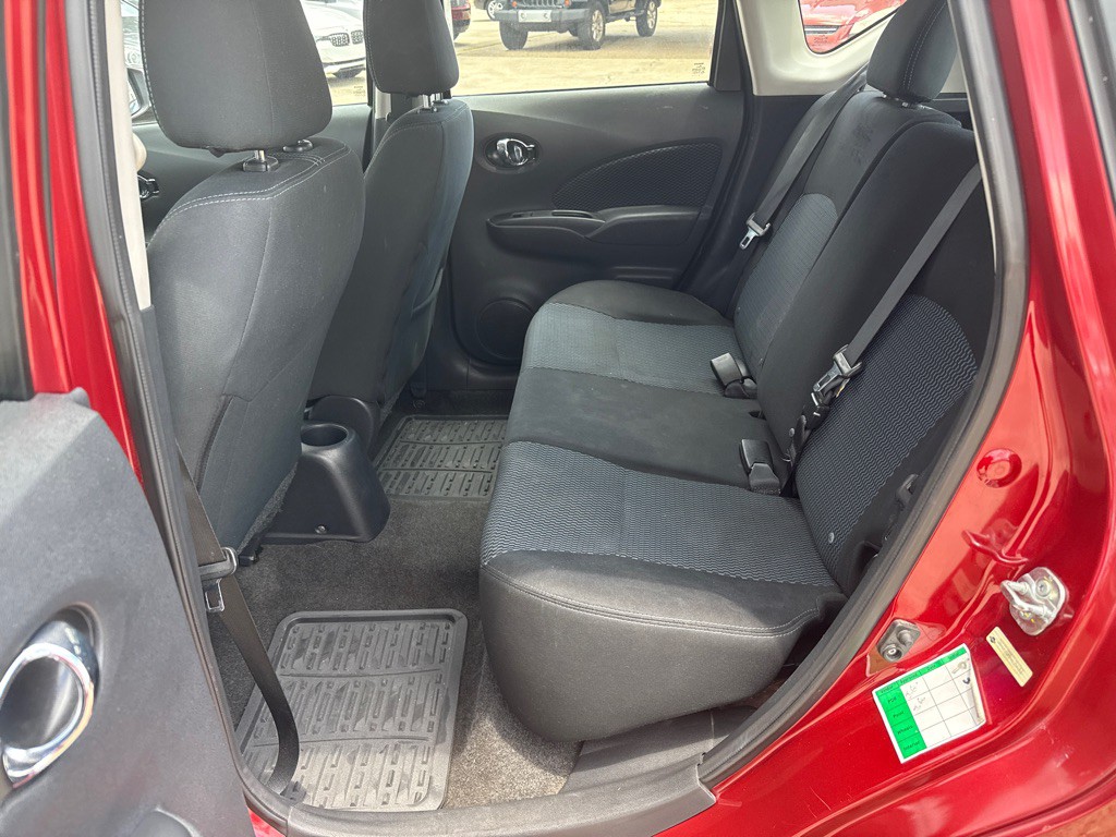 2016 Nissan Versa Image 11