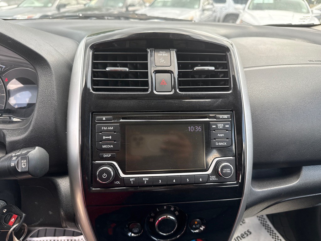 2016 Nissan Versa Image 14