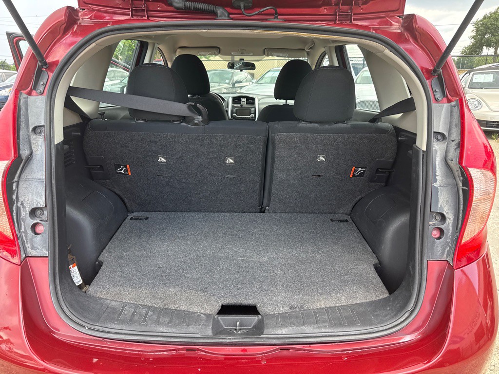 2016 Nissan Versa Image 24