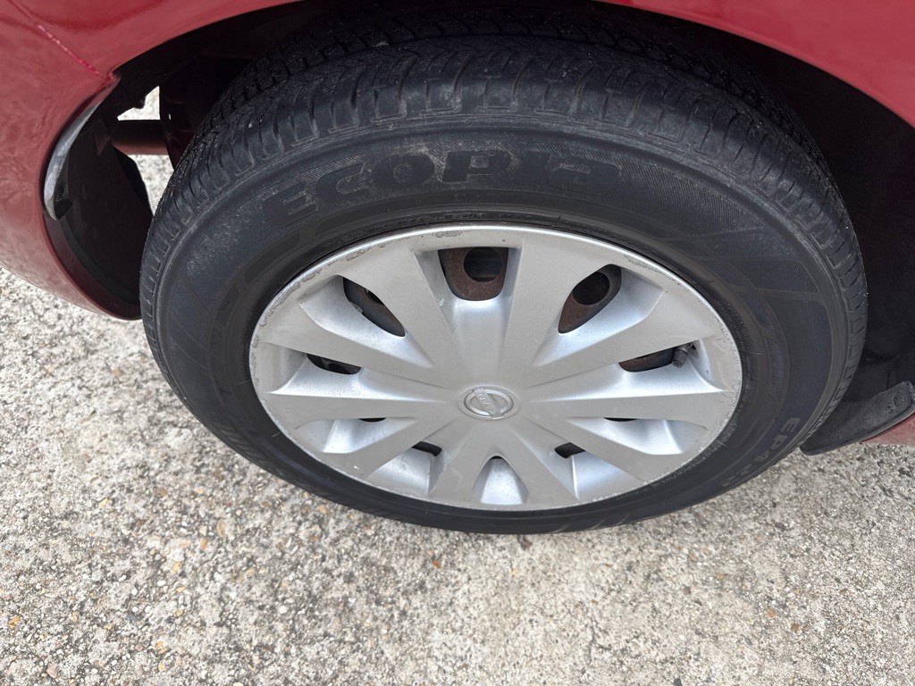 2016 Nissan Versa Image 32