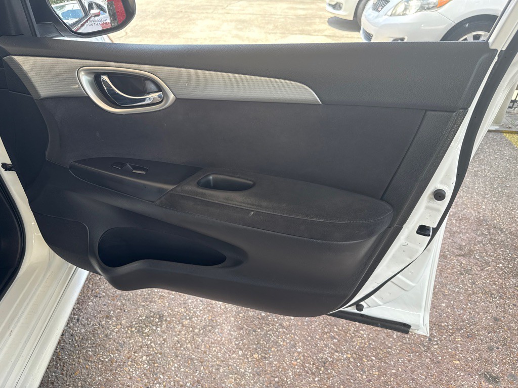 2015 Nissan Sentra Image 25