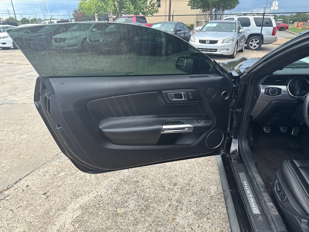 2018 Ford Mustang Image 22