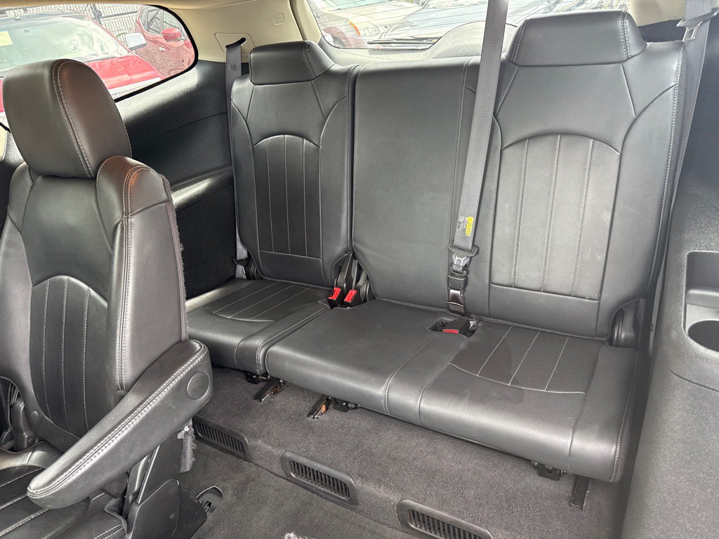 2015 Buick Enclave Image 12