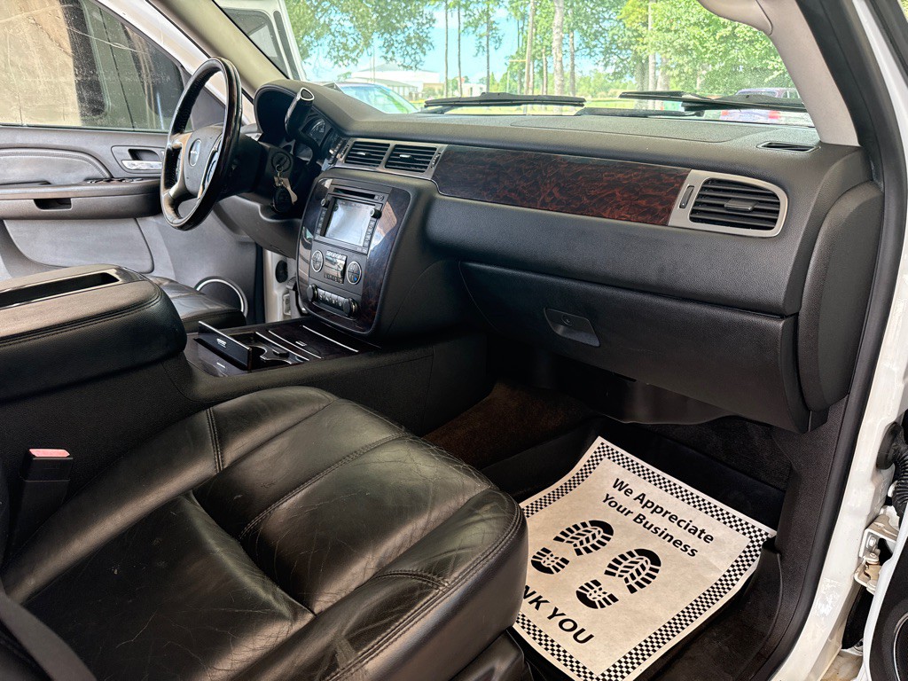 2008 GMC Yukon Image 32