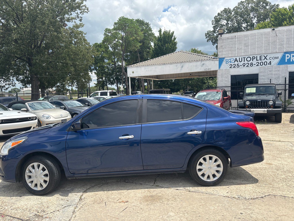 2019 Nissan Versa Image 2