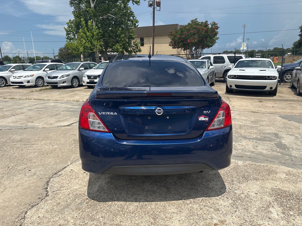 2019 Nissan Versa Image 3