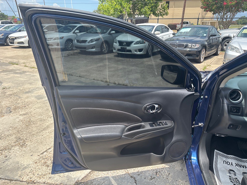 2019 Nissan Versa Image 12