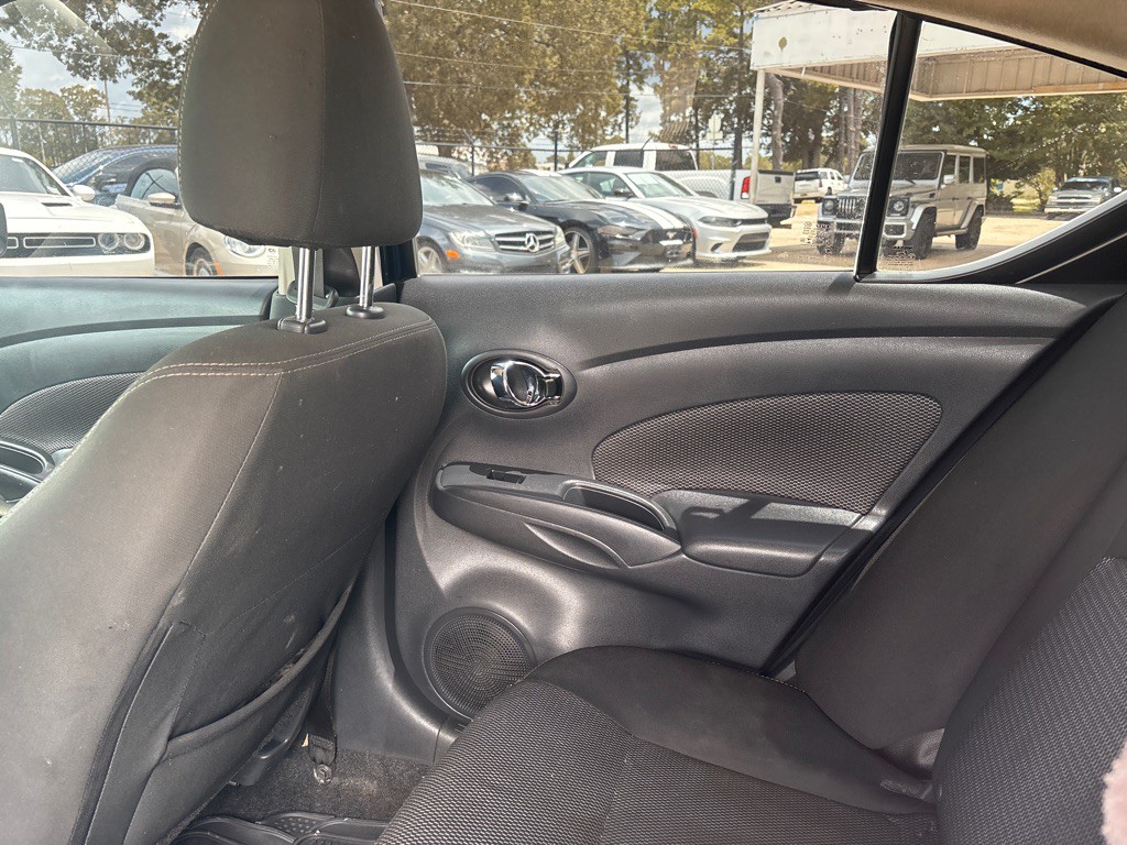 2019 Nissan Versa Image 15