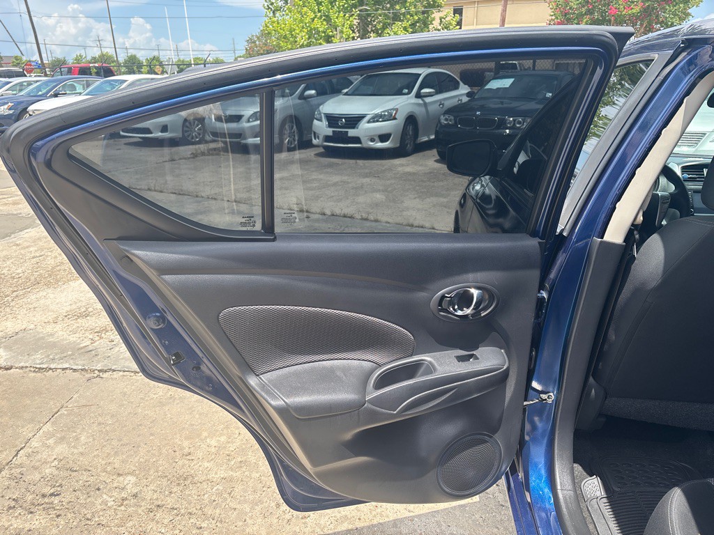 2019 Nissan Versa Image 17