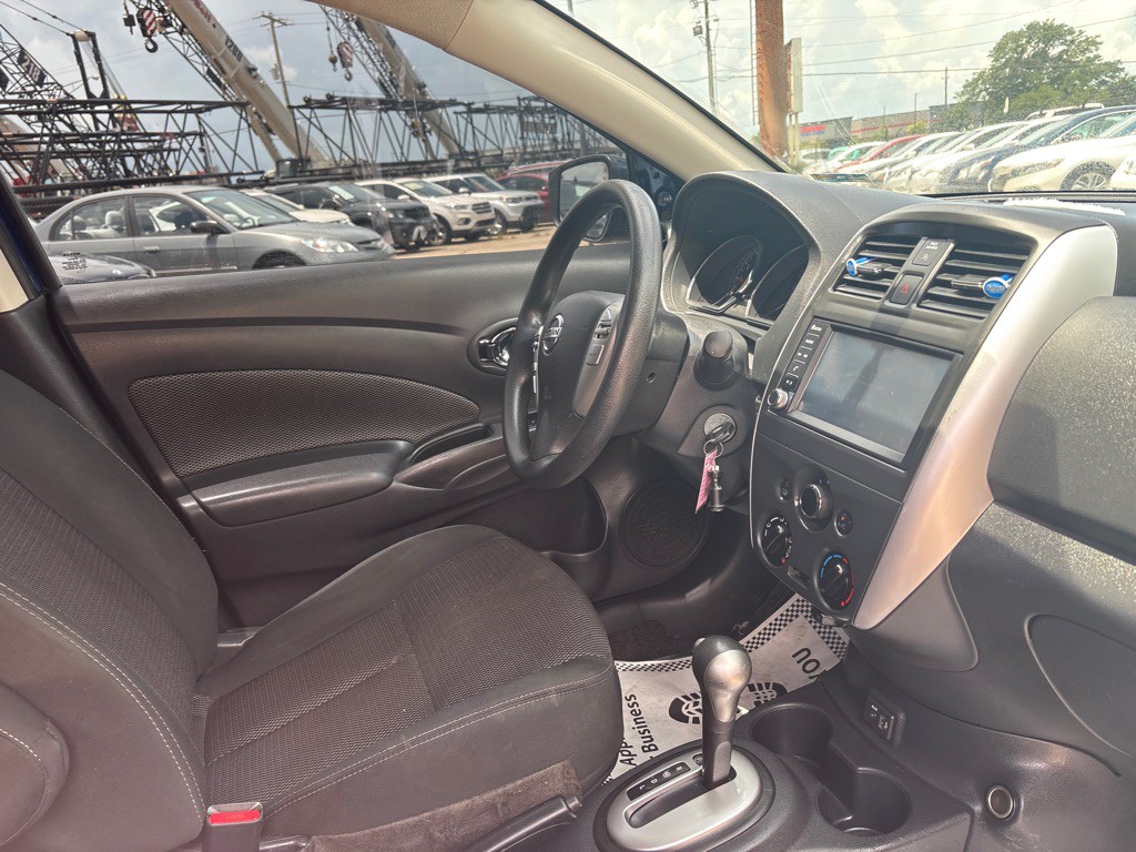 2019 Nissan Versa Image 24