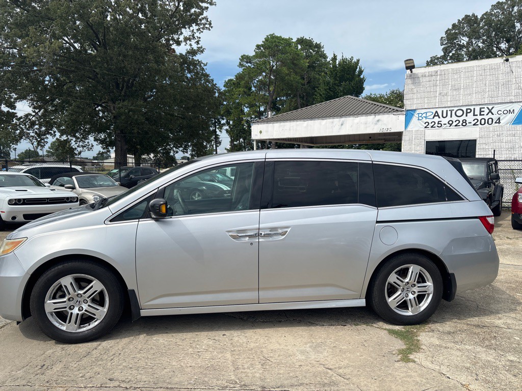 2011 Honda Odyssey Image 2