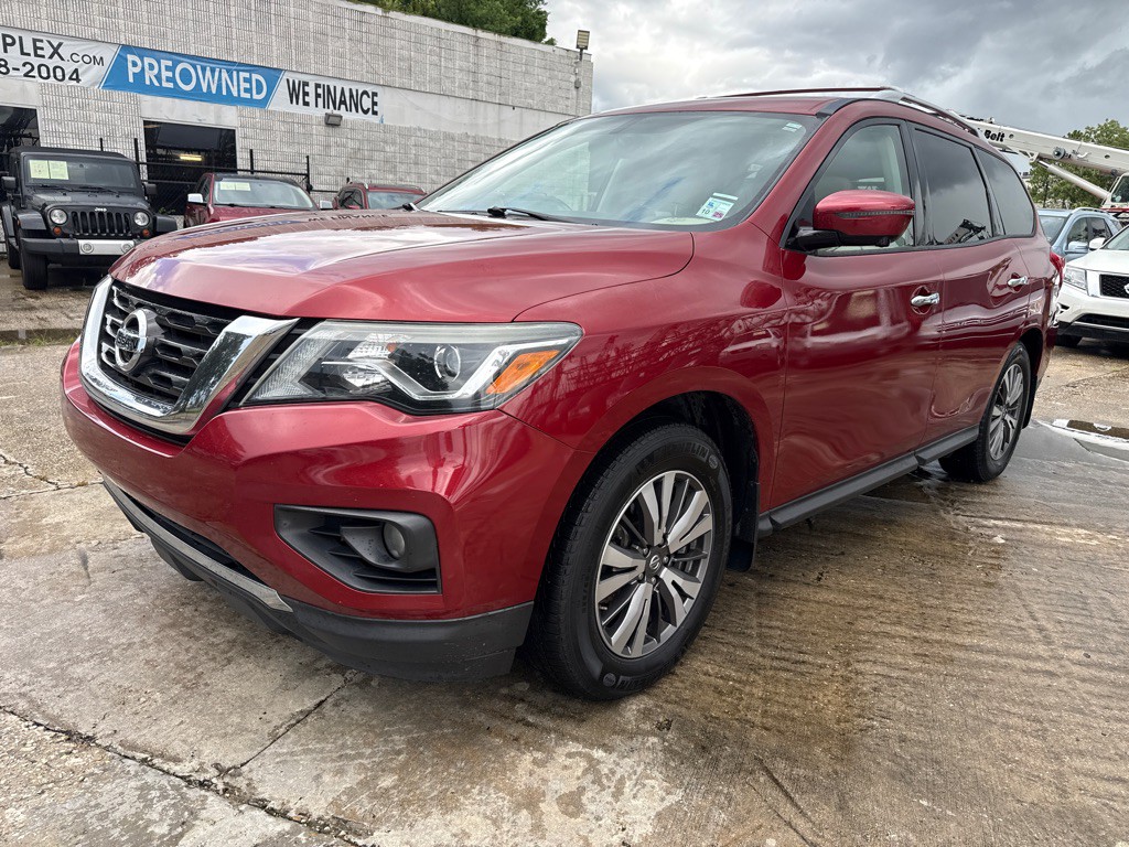 2017 Nissan Pathfinder Image 2