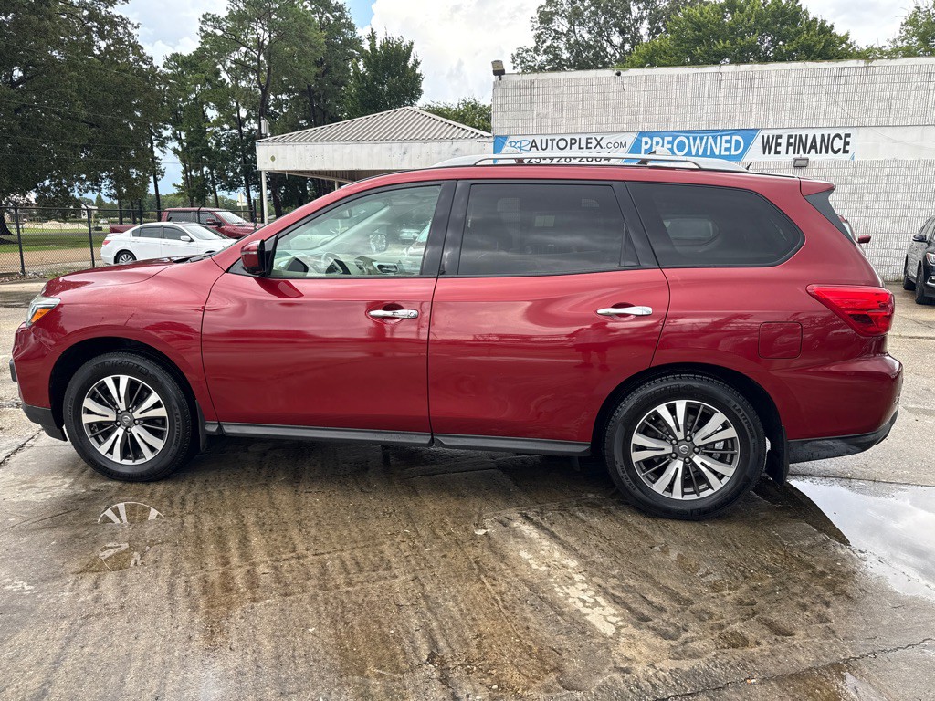 2017 Nissan Pathfinder Image 9