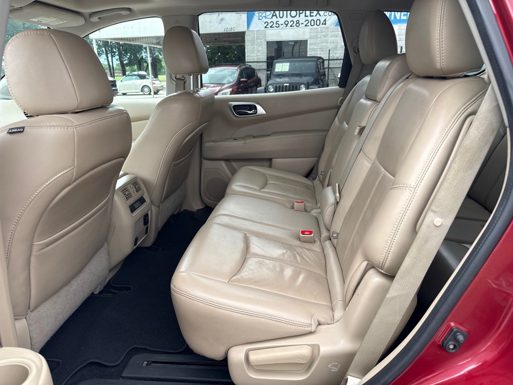 2017 Nissan Pathfinder Image 11