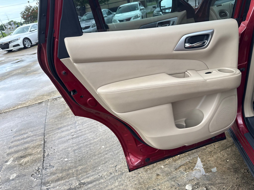 2017 Nissan Pathfinder Image 24