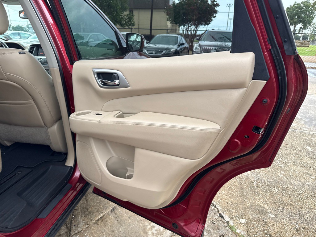 2017 Nissan Pathfinder Image 28