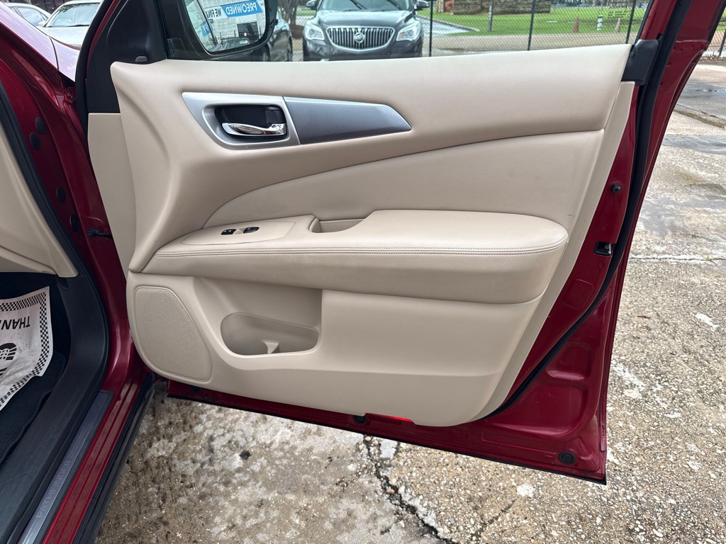 2017 Nissan Pathfinder Image 31