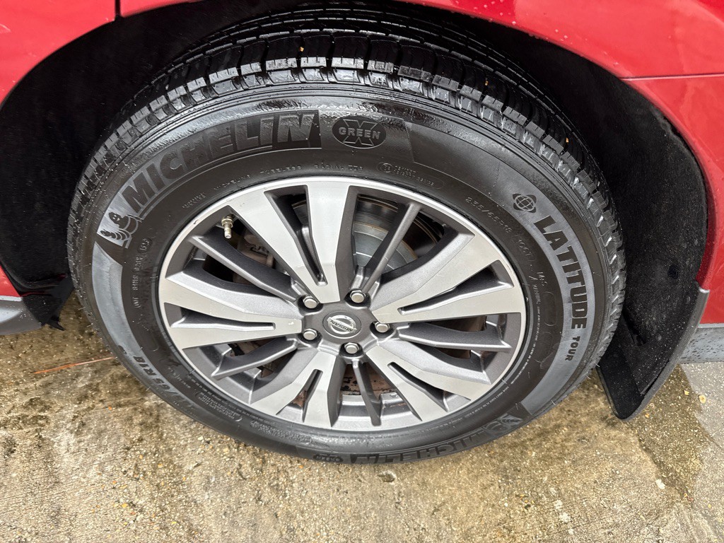 2017 Nissan Pathfinder Image 34