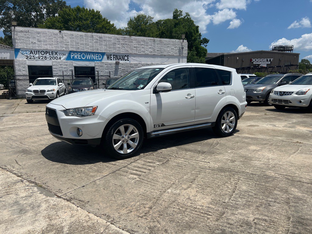 2011 Mitsubishi Outlander Image 2