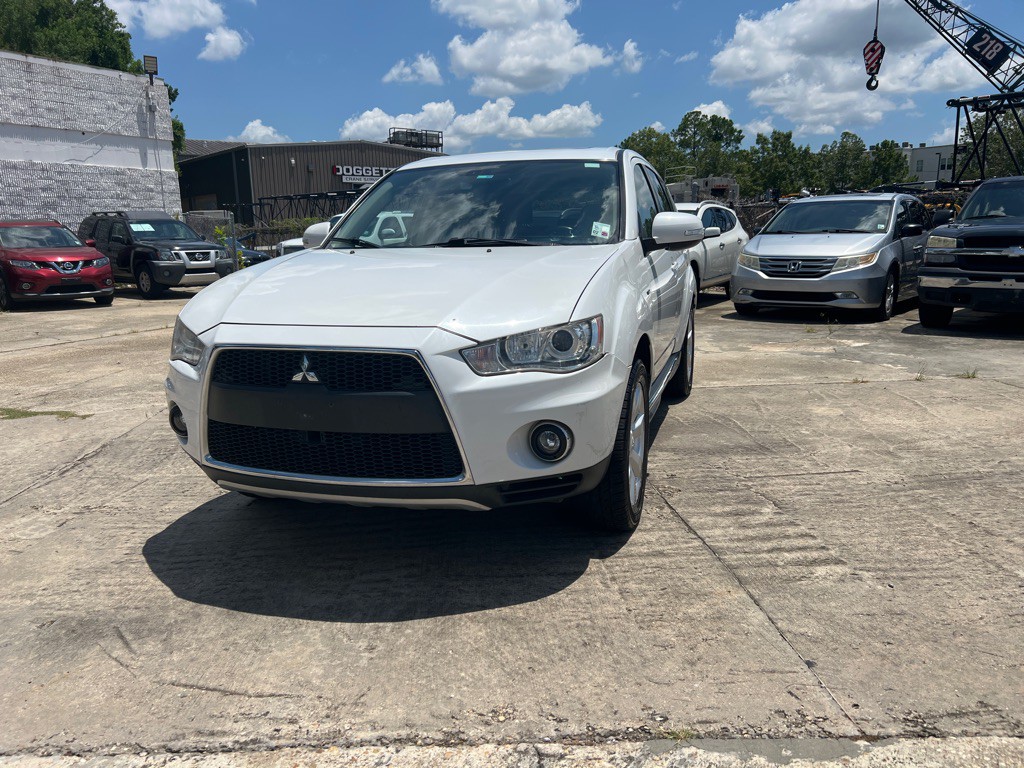 2011 Mitsubishi Outlander Image 3