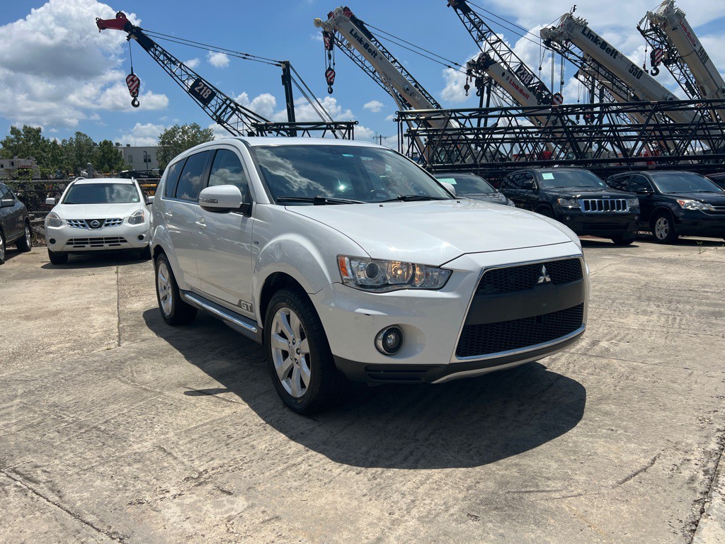 2011 Mitsubishi Outlander Image 4