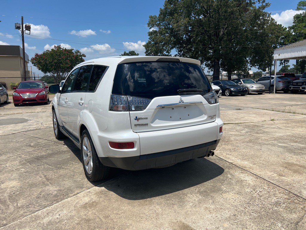 2011 Mitsubishi Outlander Image 10