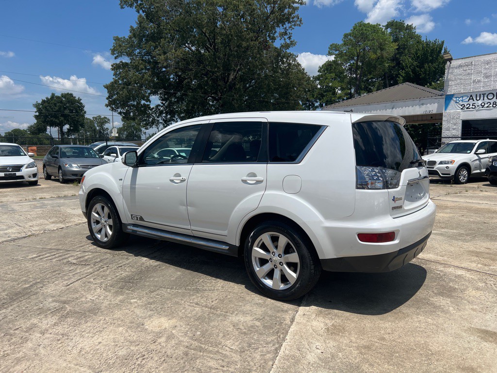 2011 Mitsubishi Outlander Image 11