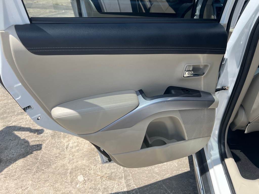 2011 Mitsubishi Outlander Image 24