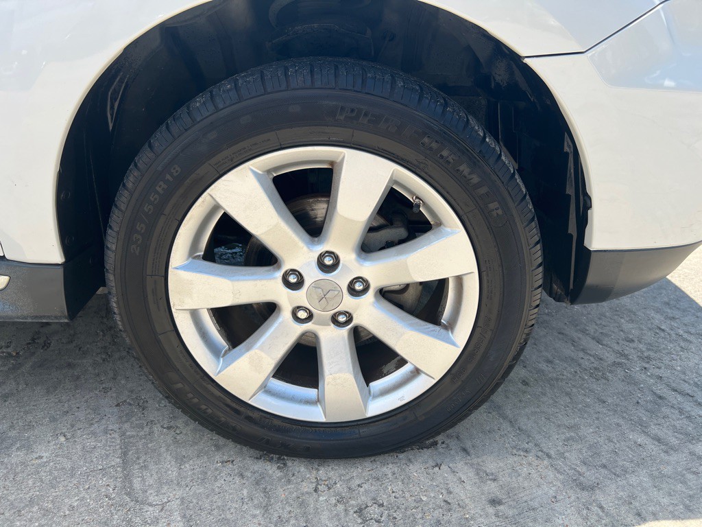 2011 Mitsubishi Outlander Image 37