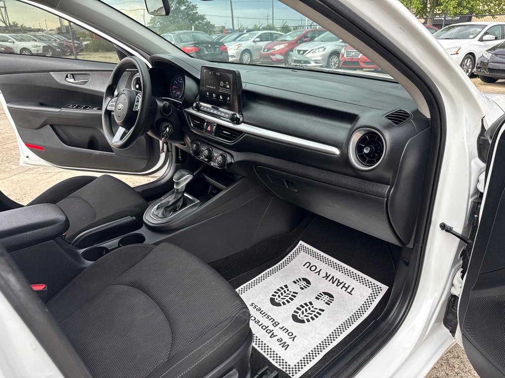 2021 Kia Forte Image 28