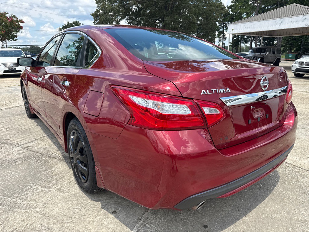 2017 Nissan Altima Image 8