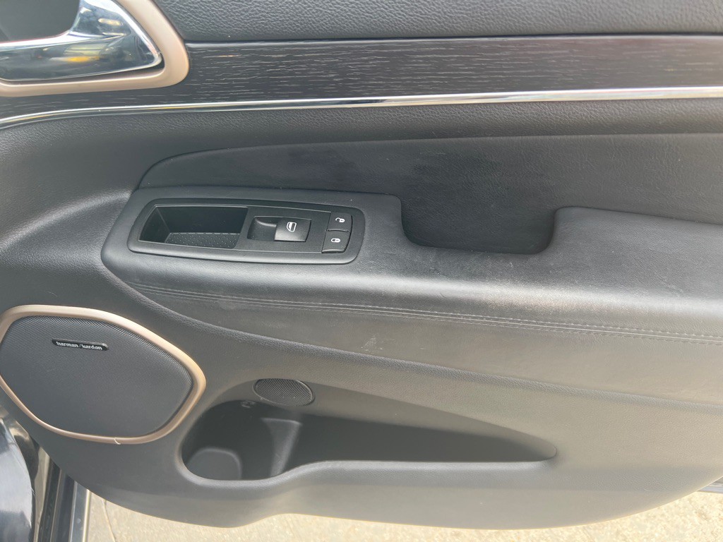 2015 Jeep Grand Cherokee Image 32