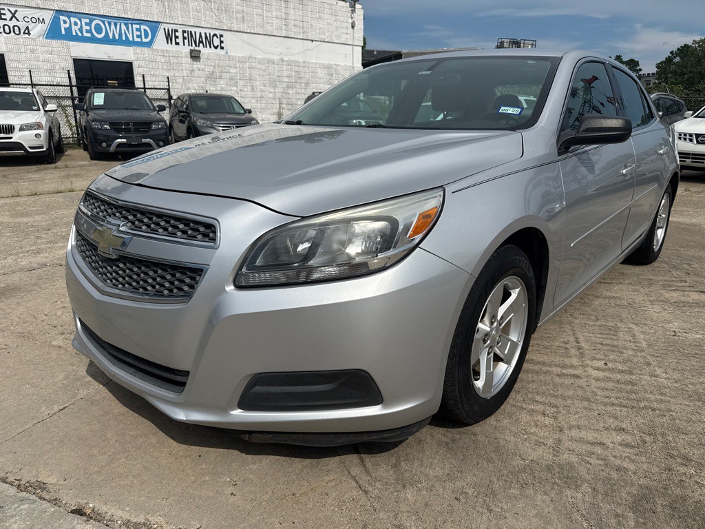 2013 Chevrolet Malibu Image 2
