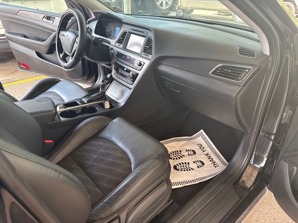 2017 Hyundai Sonata Image 32