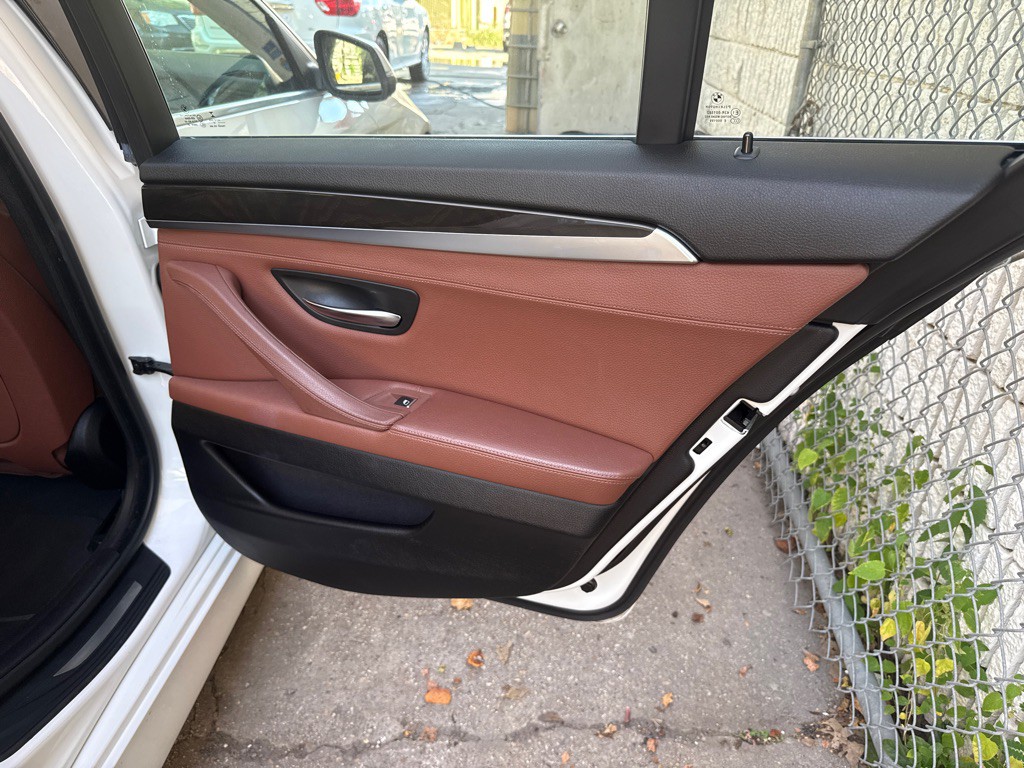 2015 BMW 5 Series Image 28