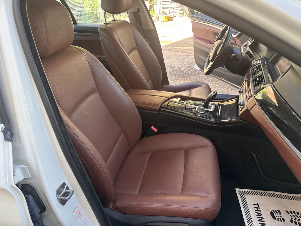 2015 BMW 5 Series Image 29